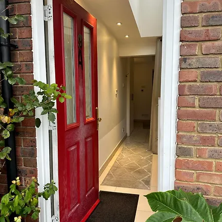 Ensuite Double Room With Own Entrance London - Ig8 - Free On Street Parking Woodford Exterior photo